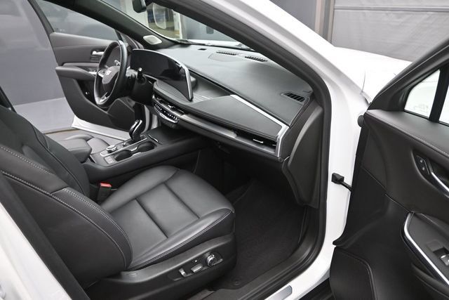 Certified 2024 Cadillac XT4 Premium Luxury AWD/4WD image 17