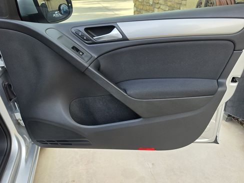 Used 2012 Volkswagen Golf 4-Door image 27