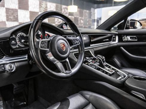 Used 2018 Porsche Panamera 4 image 3