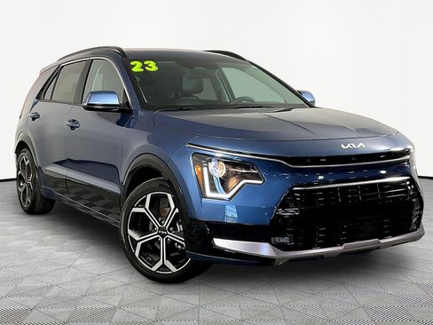 Used 2023 Kia Niro EX Touring FWD image 3