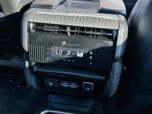 Used 2023 Jeep Wagoneer L Series III w/ Convenience Group I AWD/4WD image 22