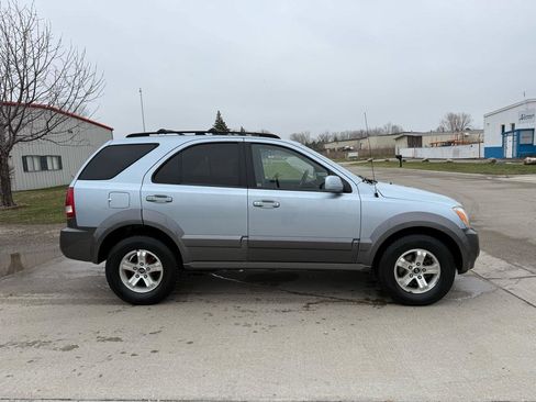 Used 2005 Kia Sorento EX image 4