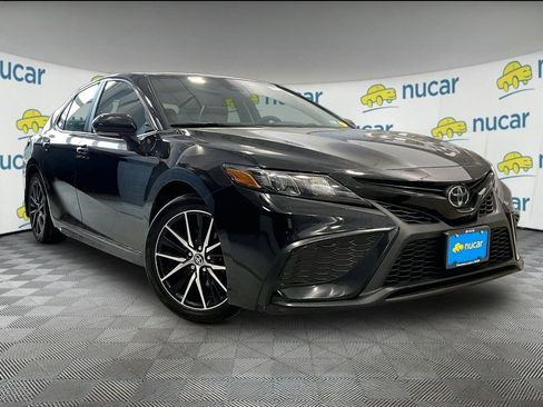 Used 2023 Toyota Camry SE w/ Cold Weather Package image 1