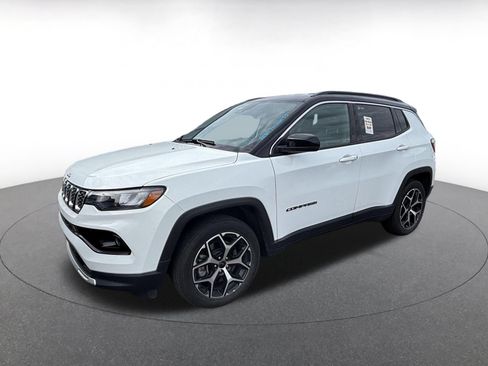 Used 2025 Jeep Compass Limited AWD/4WD image 4
