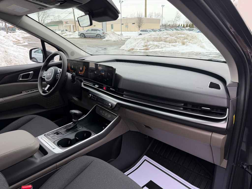 New 2026 Kia Carnival LX FWD image 12