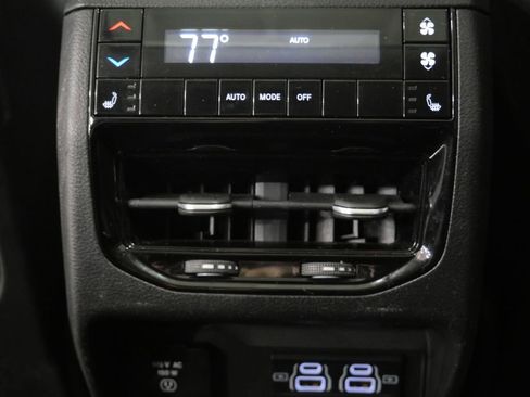 Used 2022 Jeep Grand Cherokee L Limited w/ Luxury Tech Group II image 28