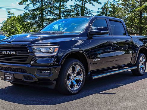 Used 2022 RAM 1500 Laramie AWD/4WD image 3