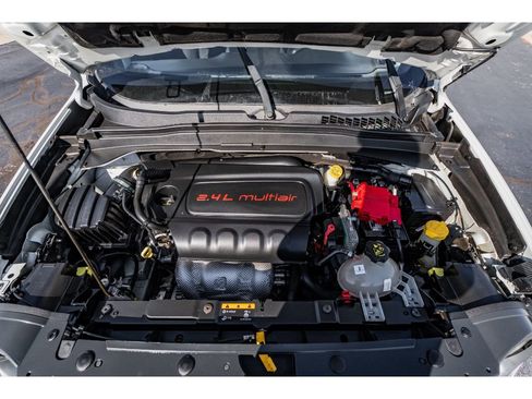 Used 2018 Jeep Renegade Latitude w/ Popular Equipment Group image 30