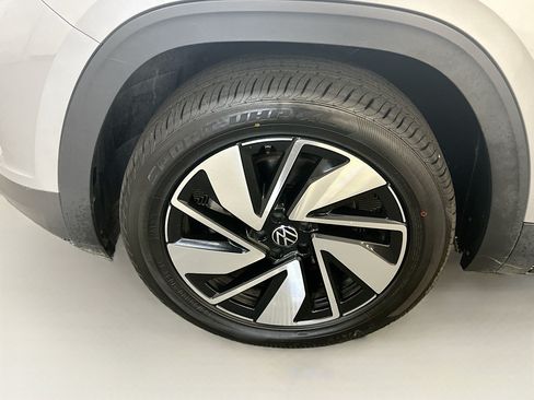 Used 2025 Volkswagen Atlas SE AWD/4WD image 11