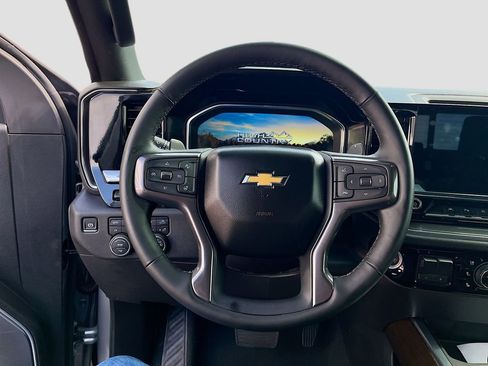 Used 2025 Chevrolet Silverado 1500 High Country AWD/4WD image 11