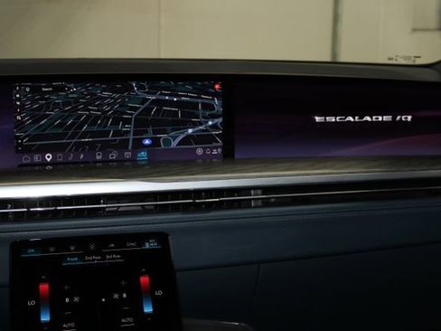 Certified 2025 Cadillac Escalade IQ Sport 2 w/ LPO, ONYX Package AWD/4WD image 21