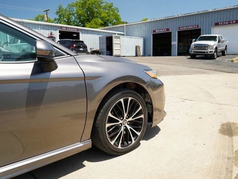 Used 2019 Toyota Camry SE FWD image 18