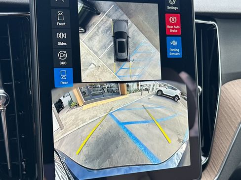 New 2026 Volvo XC60 B5 Plus w/ Climate Package image 17