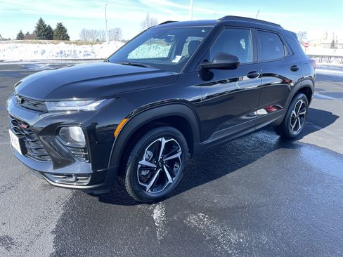 Used 2023 Chevrolet TrailBlazer RS w/ Sun and Liftgate Package image 1