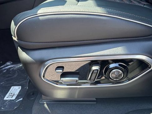 New 2026 Jeep Grand Cherokee Summit AWD/4WD image 17