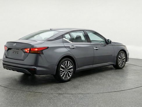 Used 2025 Nissan Altima 2.5 SV FWD image 9