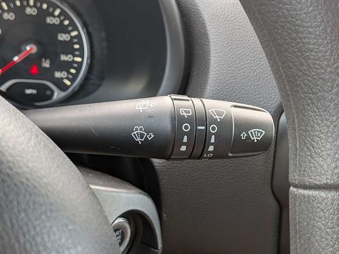 Used 2023 Jeep Renegade Latitude AWD/4WD image 33