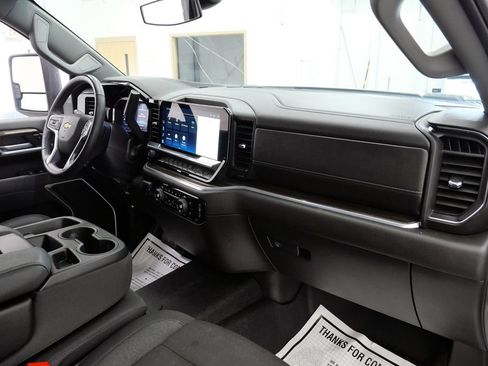 Used 2025 Chevrolet Silverado 2500 LT AWD/4WD image 16