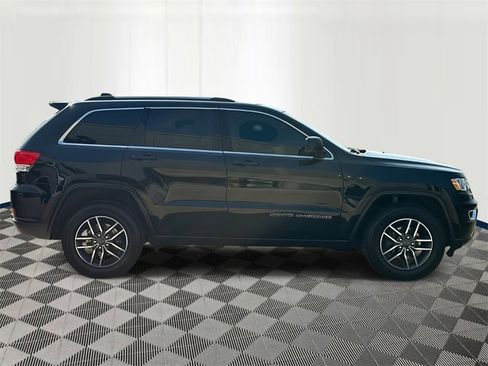 Used 2019 Jeep Grand Cherokee Laredo w/ 18" Wheel & 8.4" Radio Group image 6