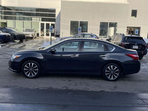 Used 2016 Nissan Altima 2.5 SV w/ Convenience Package image 2