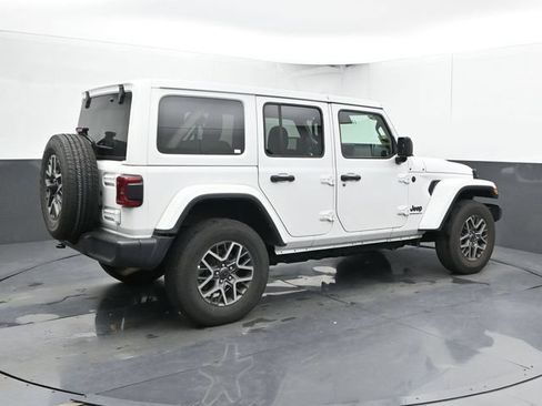 Used 2025 Jeep Wrangler Unlimited Sahara AWD/4WD image 2