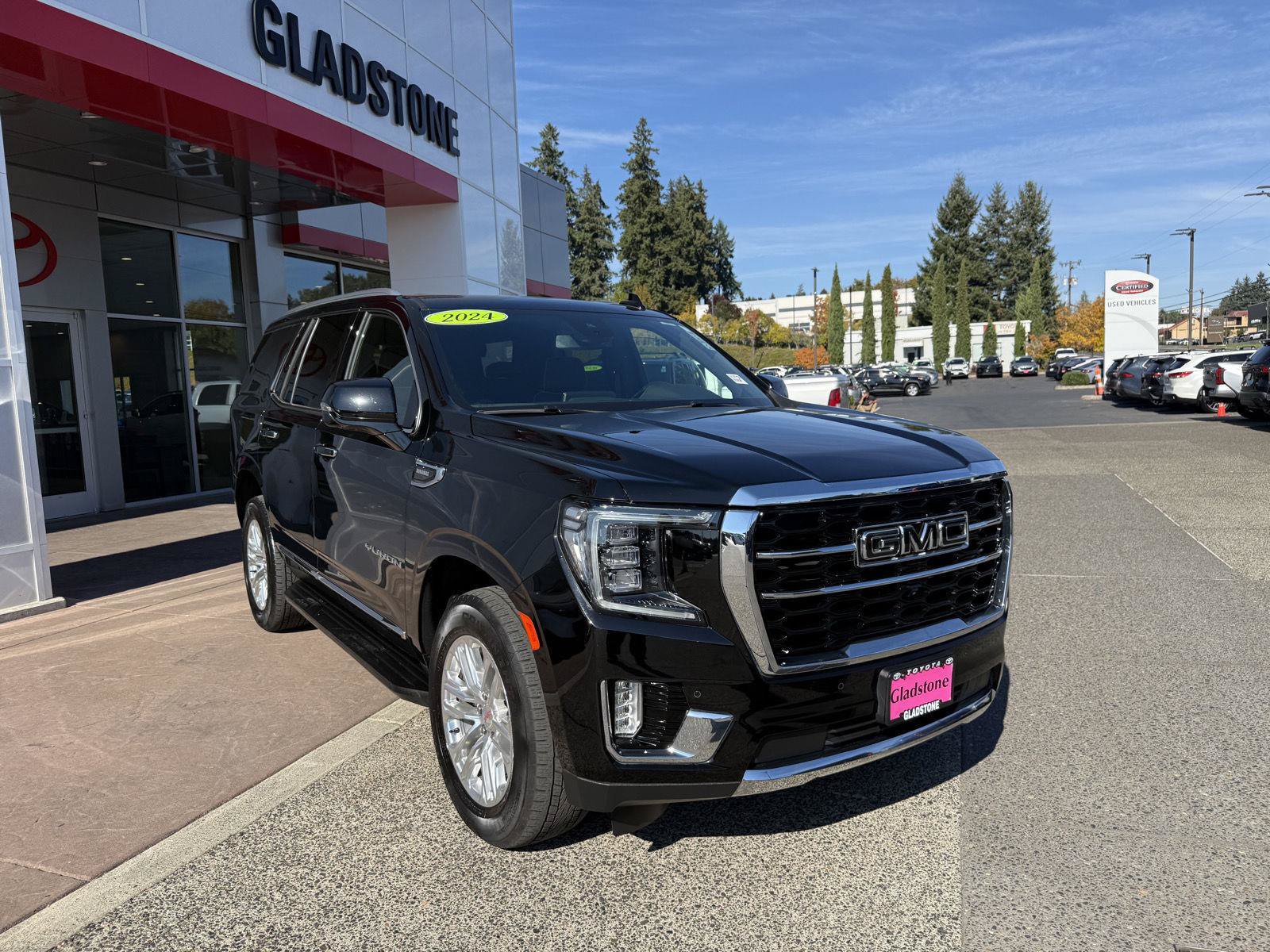 Used 2024 GMC Yukon SLT w/ SLT Luxury Package AWD/4WD image 8