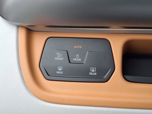 New 2025 Volkswagen ID. Buzz 1st Edition image 33