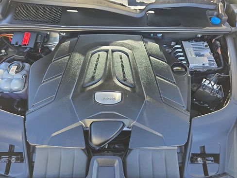 Used 2023 Porsche Cayenne Base image 35