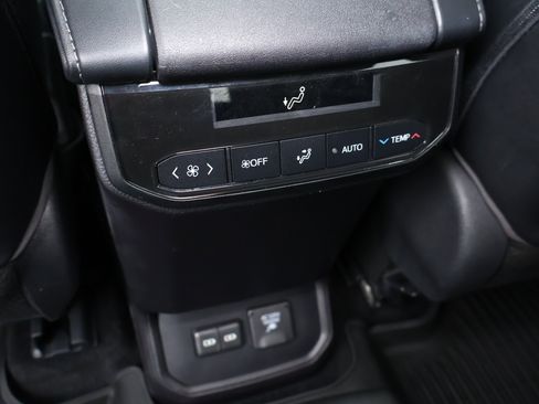 Used 2022 Toyota Highlander Limited AWD/4WD image 29