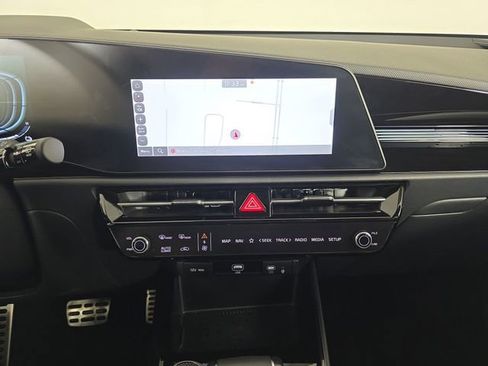 Certified 2025 Kia Niro EX Touring image 24
