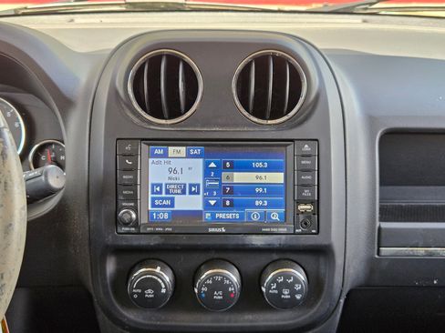 Used 2011 Jeep Patriot Latitude w/ Sun/Sound Group AWD/4WD image 17