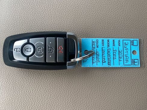 Used 2024 Ford Expedition Limited image 24