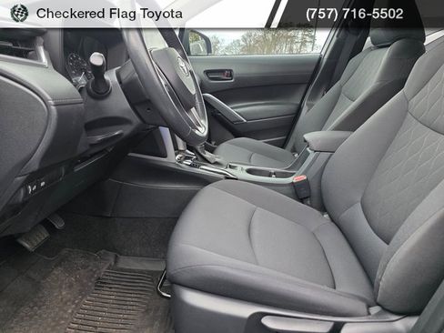 Used 2023 Toyota Corolla Cross LE image 9