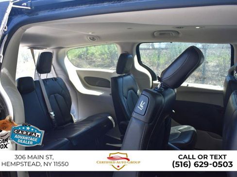 Used 2024 Chrysler Pacifica Touring-L FWD image 27
