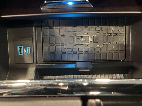 Used 2024 Ford Expedition Platinum image 27