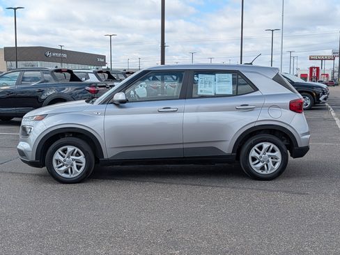 Certified 2023 Hyundai Venue SE image 2