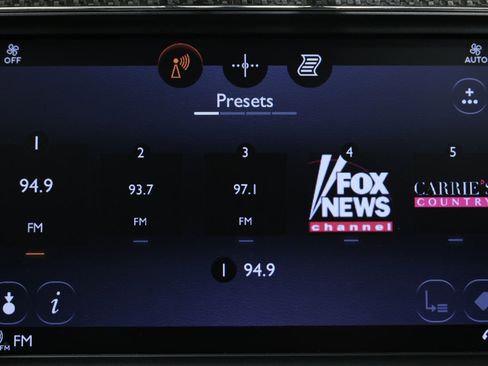 Used 2019 Bentley Bentayga image 32