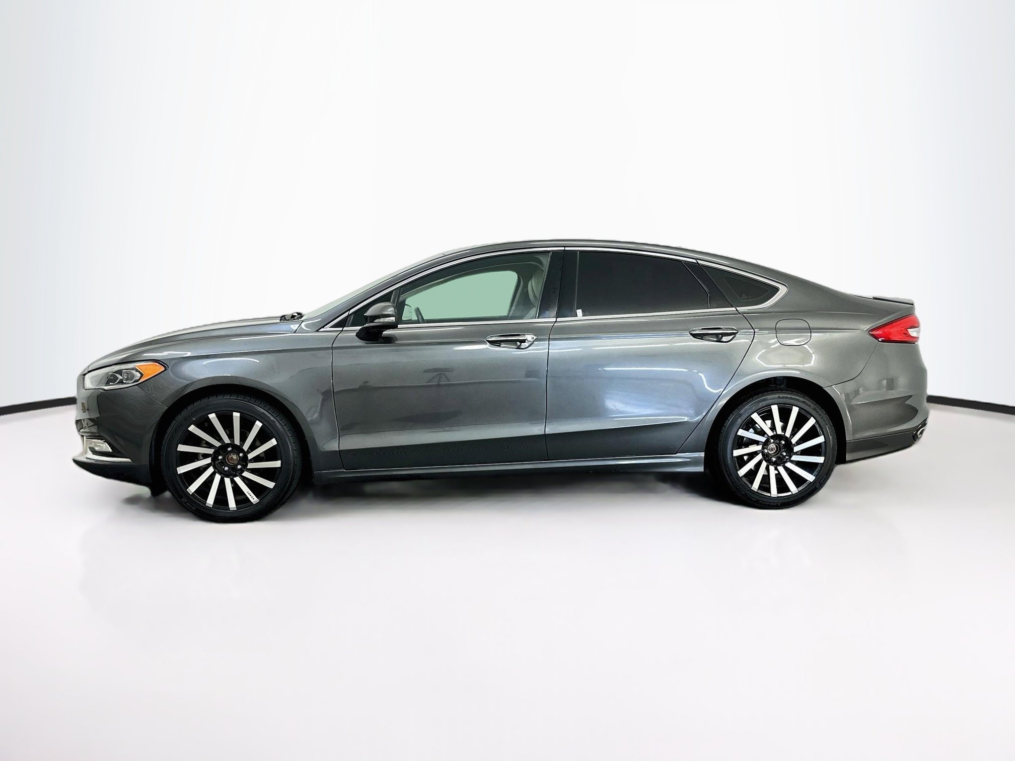 Used 2018 Ford Fusion Titanium AWD/4WD image 4