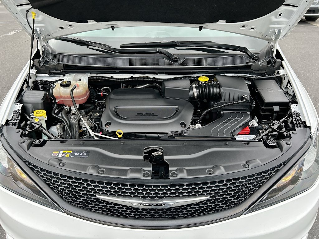 Used 2022 Chrysler Voyager LX FWD image 30