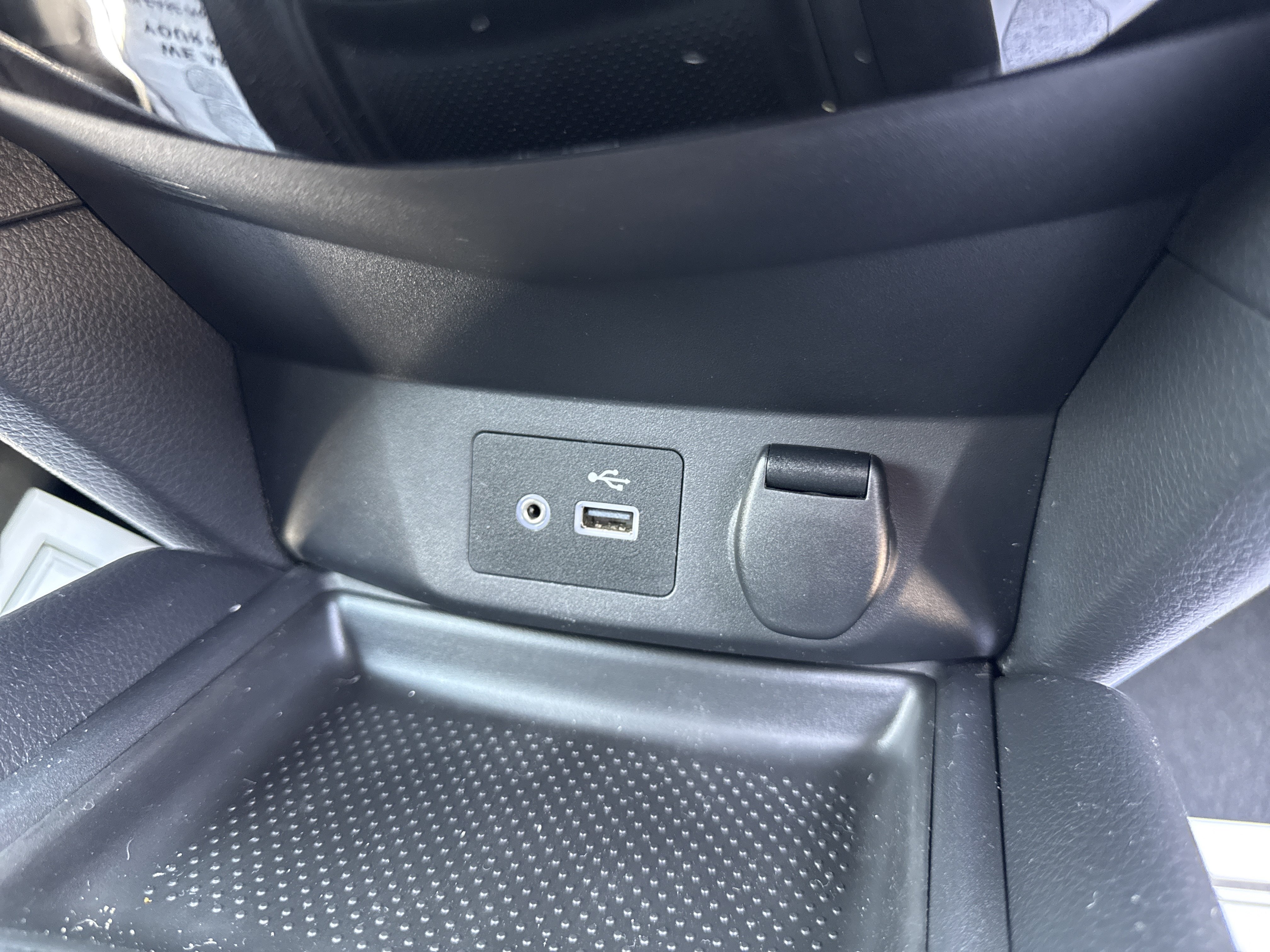 Used 2018 Nissan Rogue SV AWD/4WD image 19