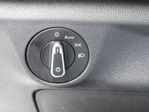 Used 2025 Volkswagen Jetta SE image 14