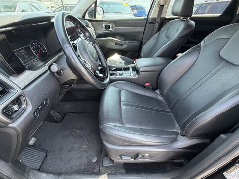 Certified 2022 Kia Sorento S w/ Panoramic Sunroof Package AWD/4WD image 11