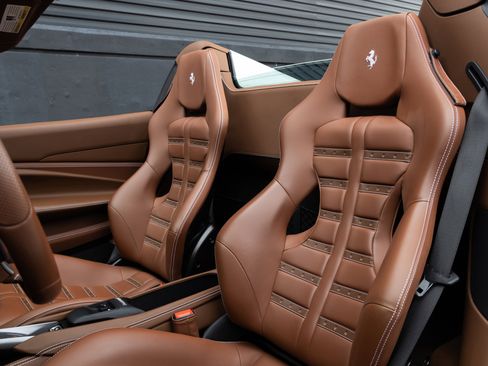 Certified 2022 Ferrari F8 Tributo image 32