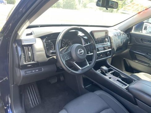 Used 2025 Nissan Pathfinder SV FWD image 18
