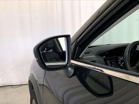 Used 2025 Nissan Pathfinder SL FWD image 10