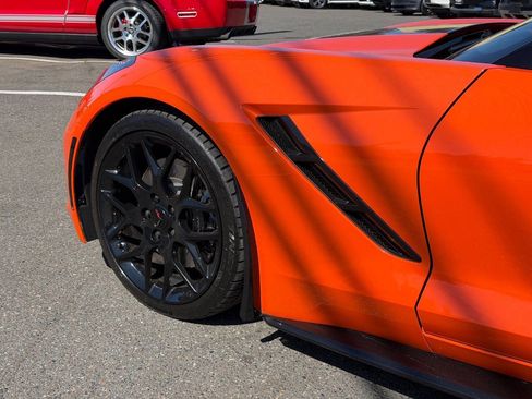Used 2019 Chevrolet Corvette Stingray Coupe RWD image 2