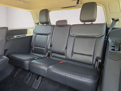 Used 2025 Ford Expedition Platinum AWD/4WD image 16