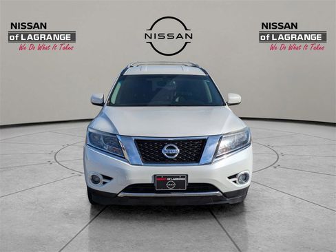 Used 2015 Nissan Pathfinder SV image 2