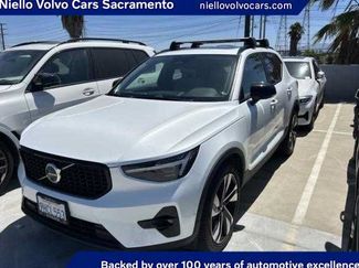 Used 2023 Volvo XC40 B5 Ultimate w/ Protection Package Premier AWD/4WD video 1