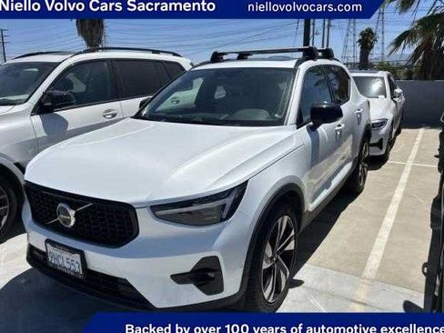 Used 2023 Volvo XC40 B5 Ultimate w/ Protection Package Premier AWD/4WD image 1
